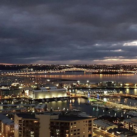 Magnificent Harbour View Skytower View Apartment In Cbd Auckland Esterno foto