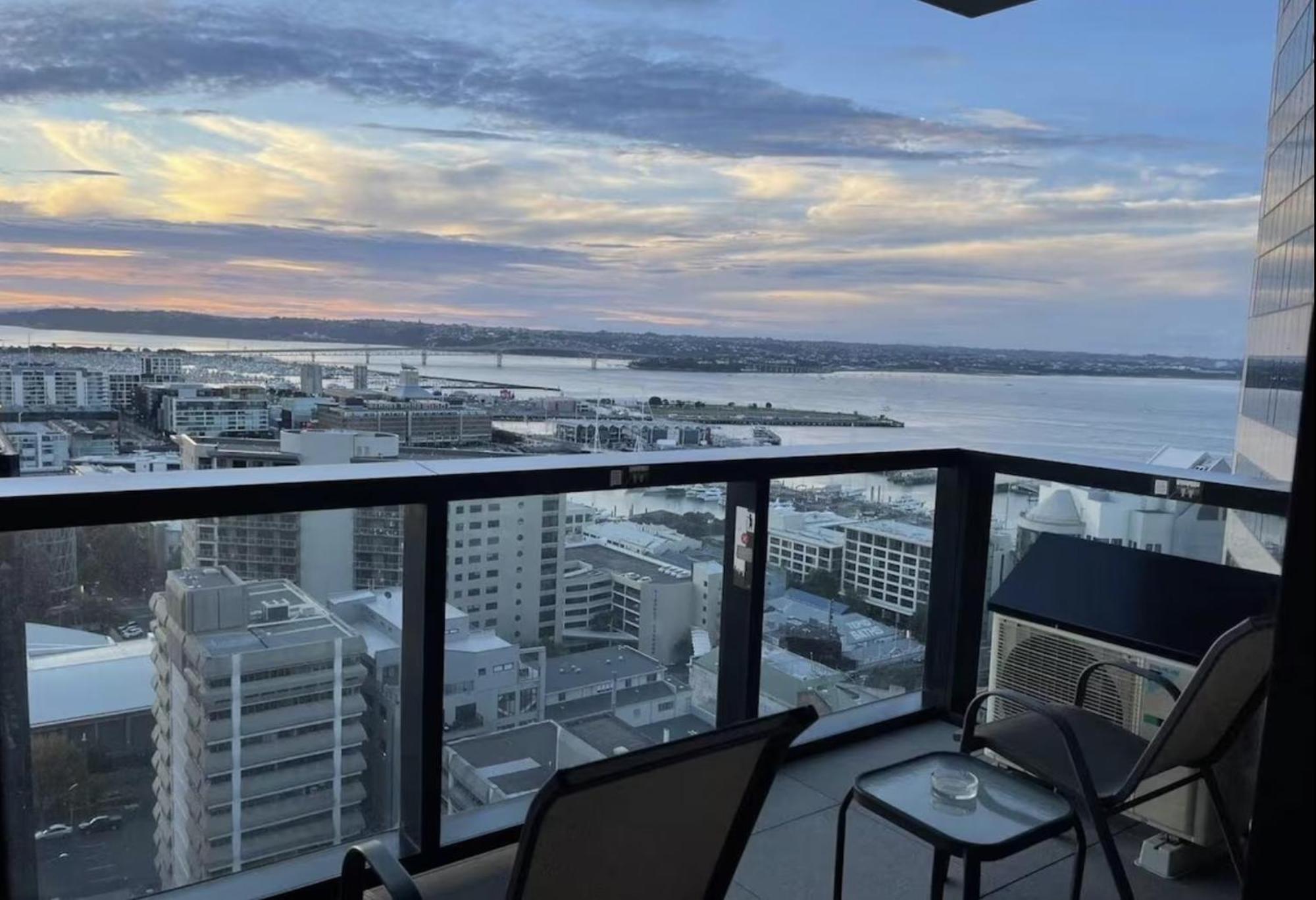 Magnificent Harbour View Skytower View Apartment In Cbd Auckland Esterno foto