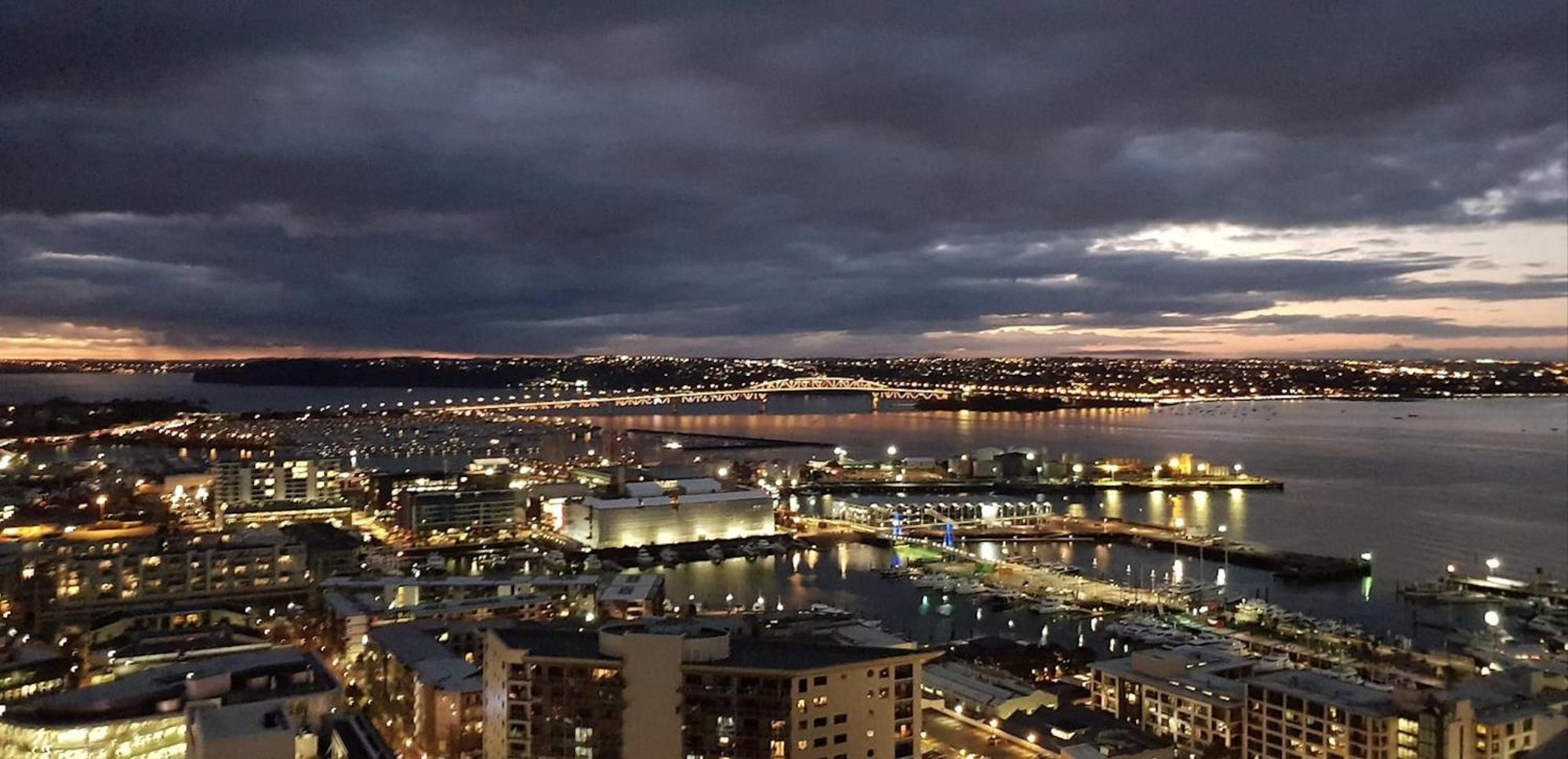 Magnificent Harbour View Skytower View Apartment In Cbd Auckland Esterno foto