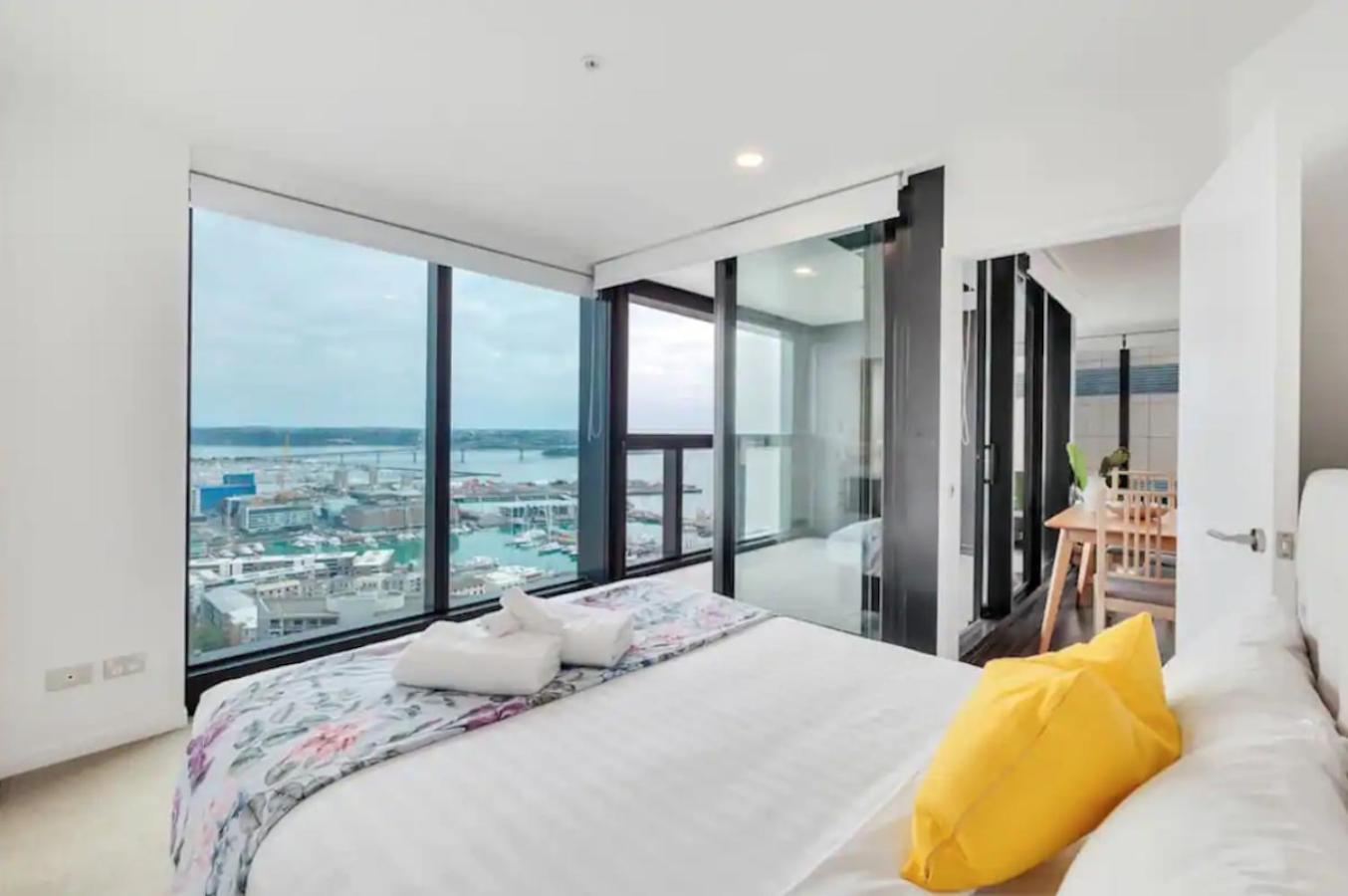 Magnificent Harbour View Skytower View Apartment In Cbd Auckland Esterno foto