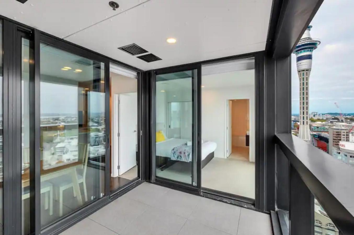 Magnificent Harbour View Skytower View Apartment In Cbd Auckland Esterno foto